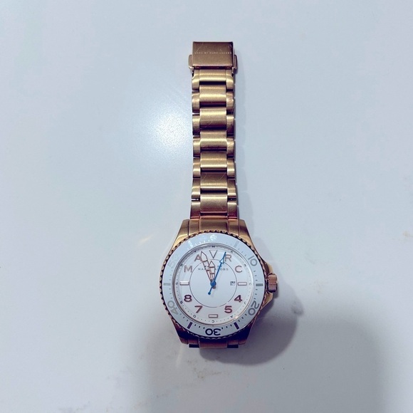 Marc Jacobs Rose Gold Watch - Picture 3 of 4